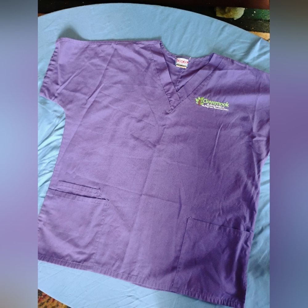 Cherokee Scrubs Top - Size: Medium    (1193)